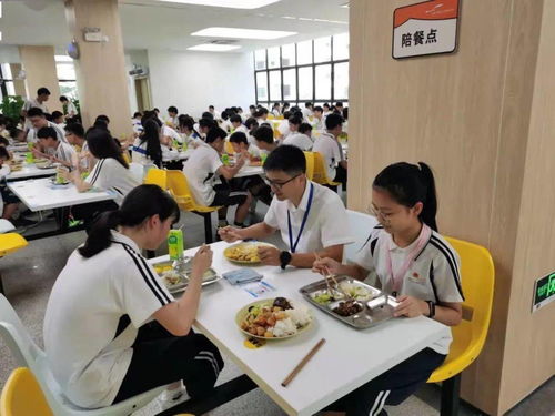 以歌舞為翼，提升餐飲服務(wù)品質(zhì)，共筑校園幸福生活